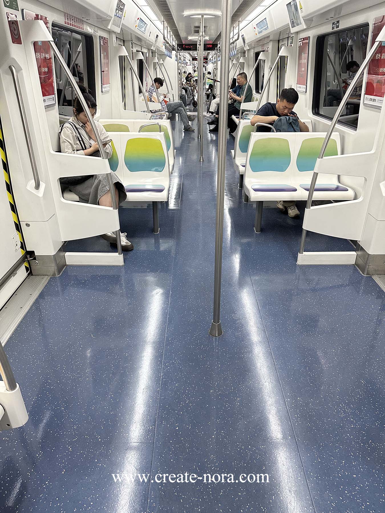 西安地铁诺拉橡胶地板照片1